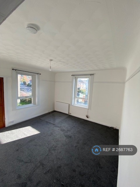 2 bedroom flat in Seamore Street, Largs, KA30 (2 bed) (#2687763)