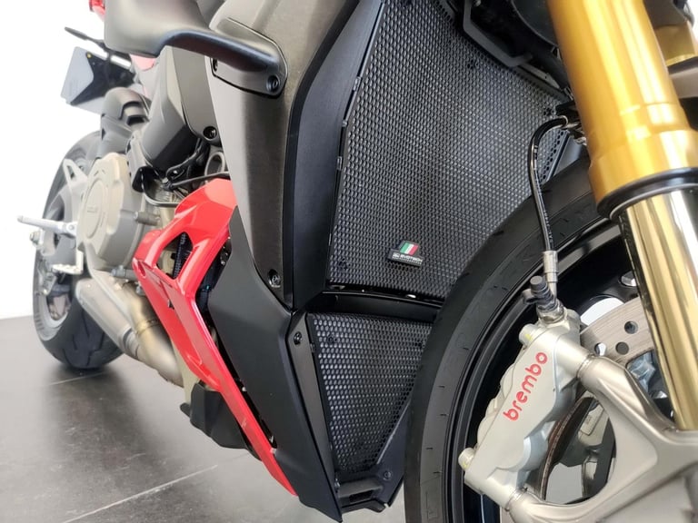 2025 Ducati Streetfighter V4S Red 562 Miles Akro Exhaust | £372 Dep & £372 pcm