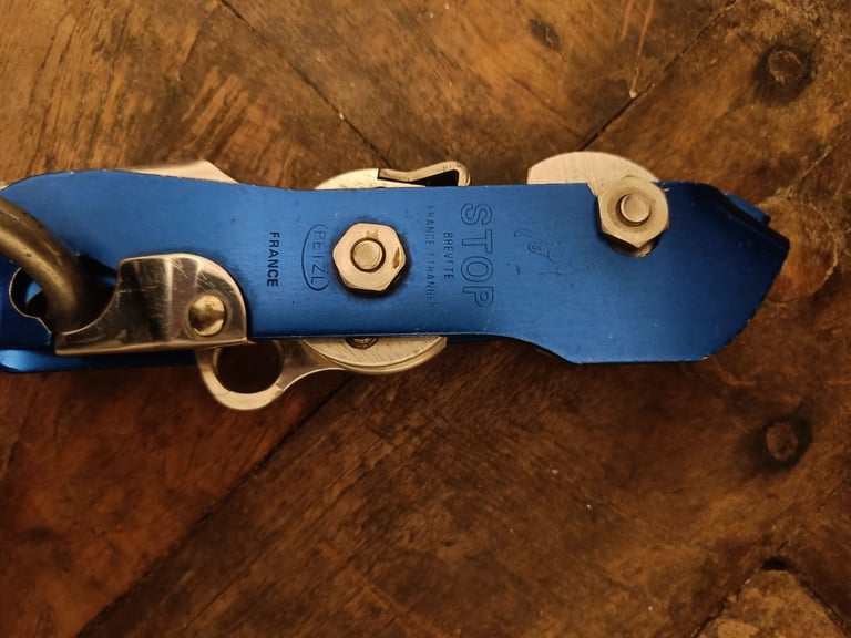 Petzl Stop assisted braking descender 