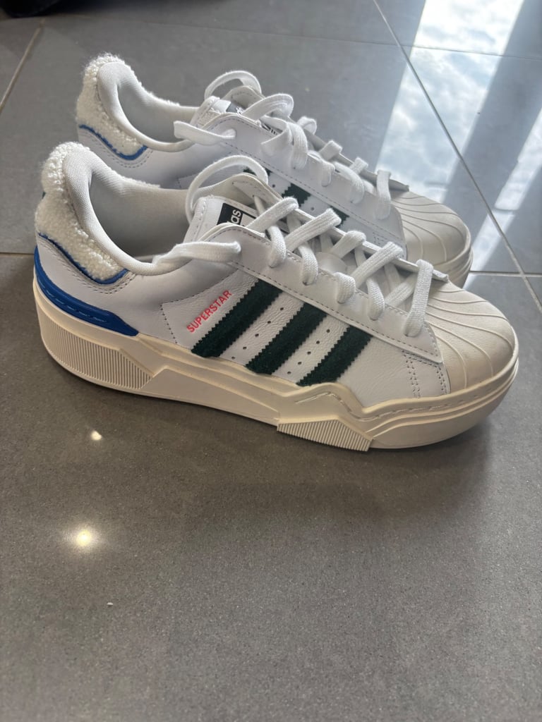 Adidas superstar size 4 