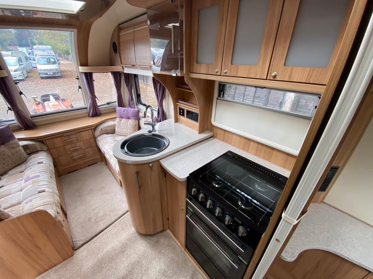 BAILEY UNICORN VIGO - 2014 - ISLAND BED - 4 BERTH - MOVER - PRISTINE 