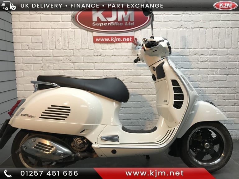 image for PIAGGIO VESPA GTS SUPER 300 HPE, 2019/19, 7878 MILES IN WHITE - BIANCO INNOCE...