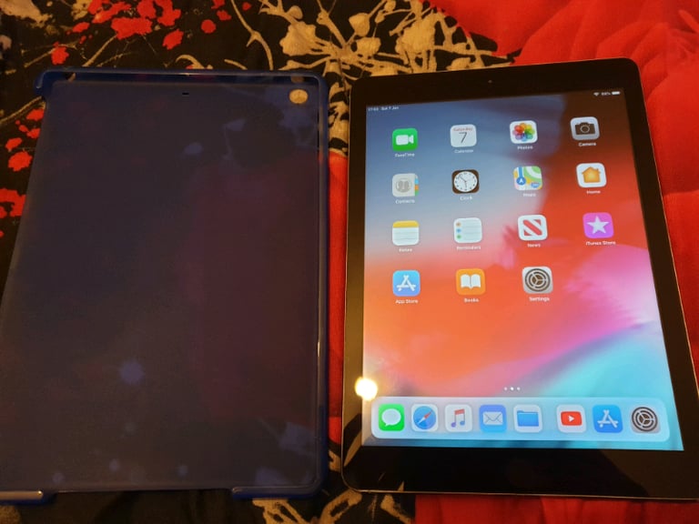 APPLE IPAD AIR 1ST GEN 16GB WIFI MODEL TABLET IN GOOD CONDITION. 