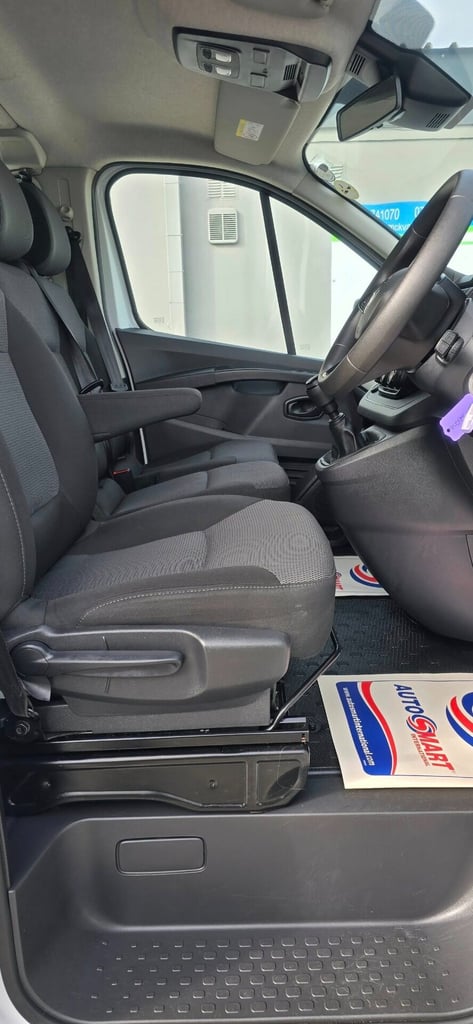 2022 Renault Trafic LL30 ENERGY dCi 145 Business 9 Seater MPV DIESEL Manual