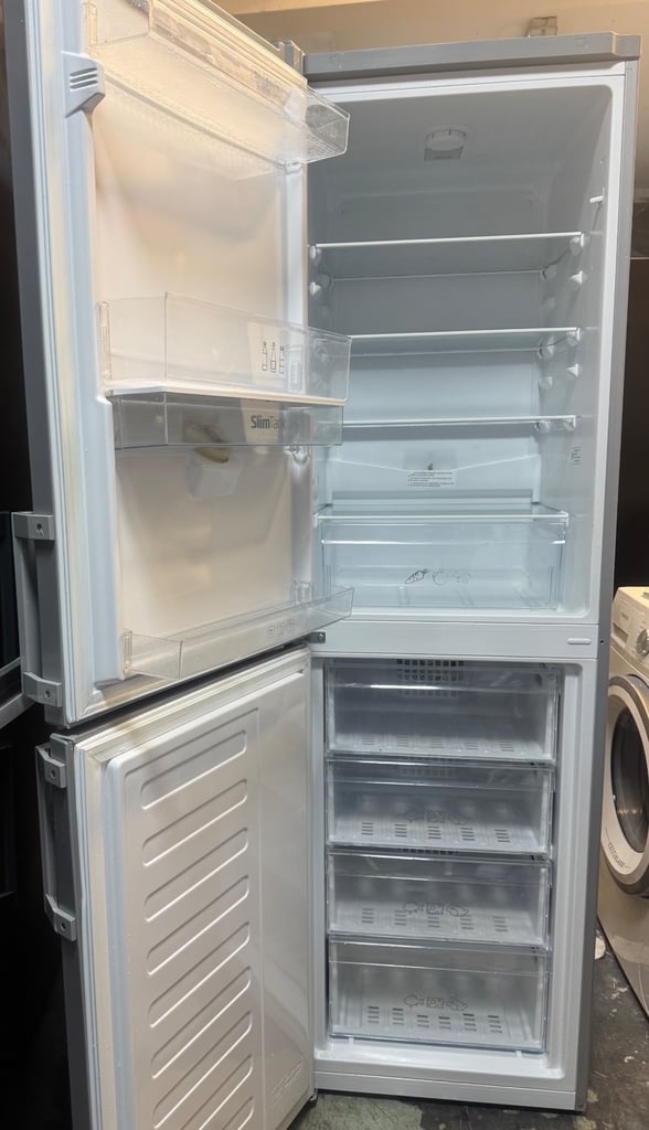 Beko fridge freezer 55/182cm grey water dispenser fully working order for sale 