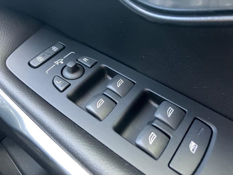 2019 Volvo V40 D3 [4 Cyl 152] Inscription Edition 5dr Geartronic Hatchback DIESEL Automatic