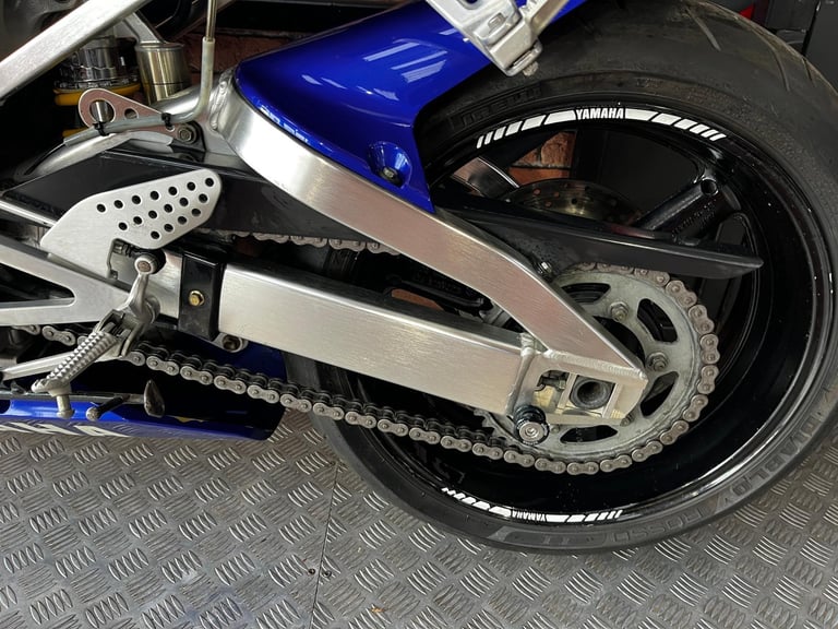 Yamaha YZF R1 5JJ LOVLEY CLEAN EXAMPLE