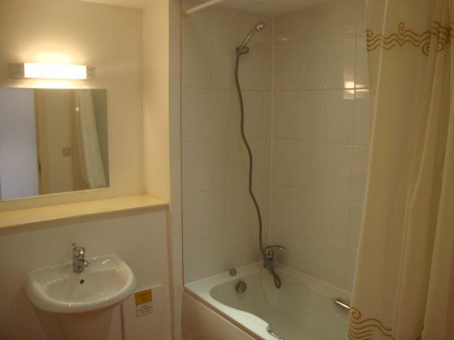  Modern Spacious Double One Bedroom 3rd Floor Apartment with Balcony at City Lofts Roath