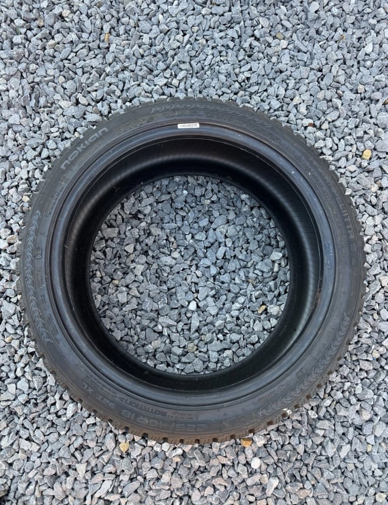 Nokian Hakkapeliitta 8 Studded Tyres 225/40/18 92T (Winter, Snow, Ice)