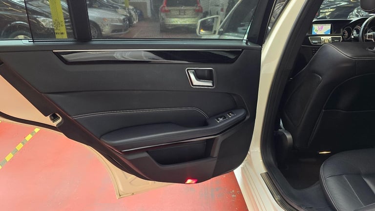  Mercedes-Benz E-Class 3.5 AUTO AMG LINE E350 AVANTGARDE Petrol Automatic