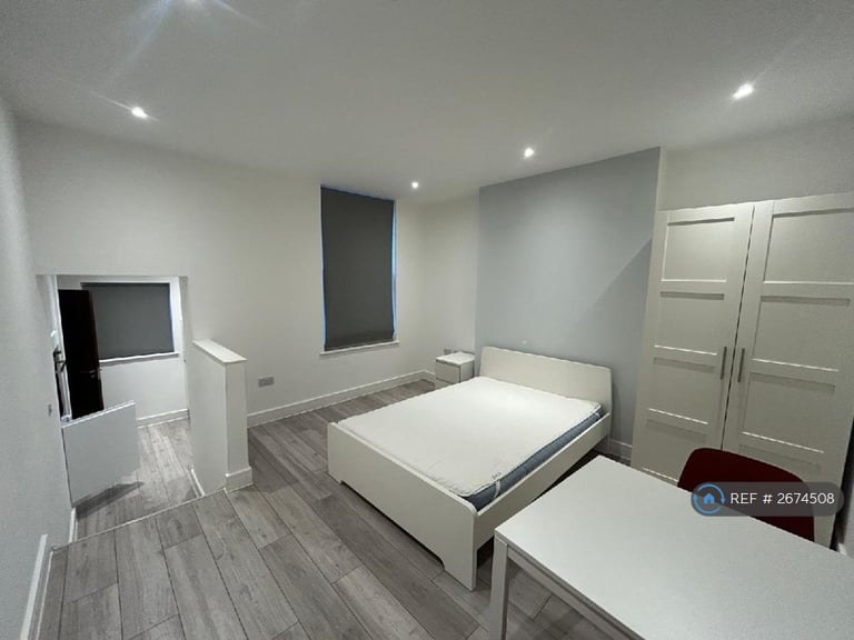 Studio flat in Mountview Road, London, N4 (#2674508)