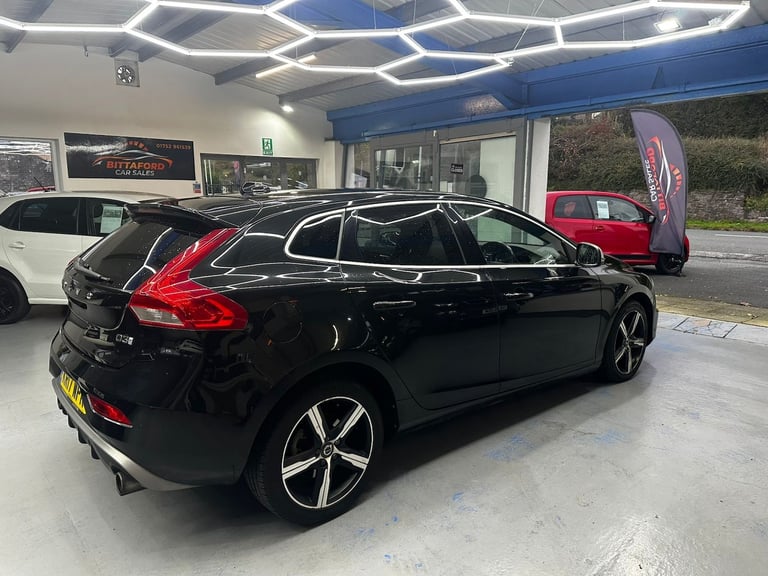 VOLVO V40 2.0 R-Design D3 2017