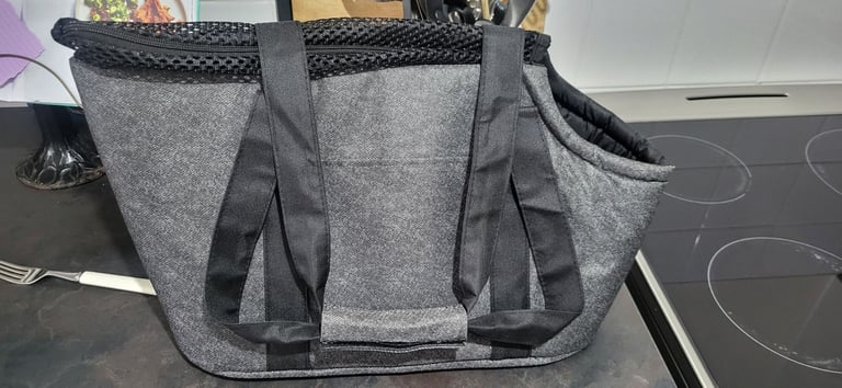 Pet carrier bag