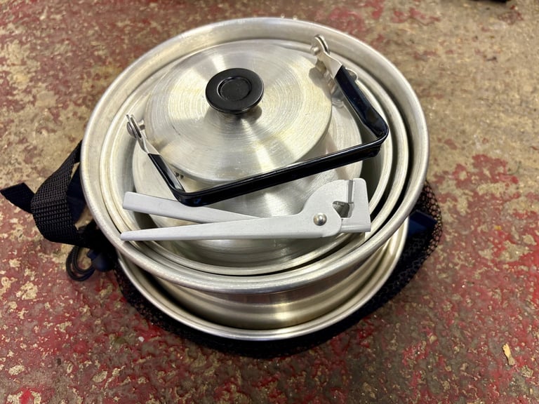 Camping saucepan cooking set with kettle