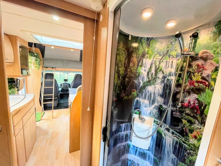 STUNNING Luxury Spacious Motorhome, 36k Miles! Full MOT, 6-Belts, Awning, Solar, Extras - ON SALE!