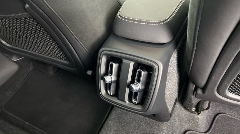2025 Volvo XC40 Ultra, B4 Mild hybrid, Petrol, Dark Estate Petrol Automatic
