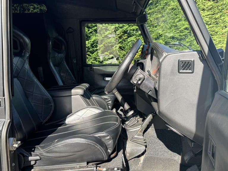 2010 Land Rover Defender 90 2.4 TDCi Hard Top SUV 3dr Diesel Manual 4WD SWB Euro 4 (122 bhp) SUV ...