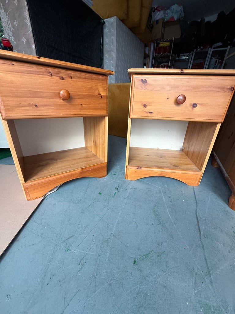 Pine Suite wardrobe and chest drawers plus 2 sidetables. Can deliver