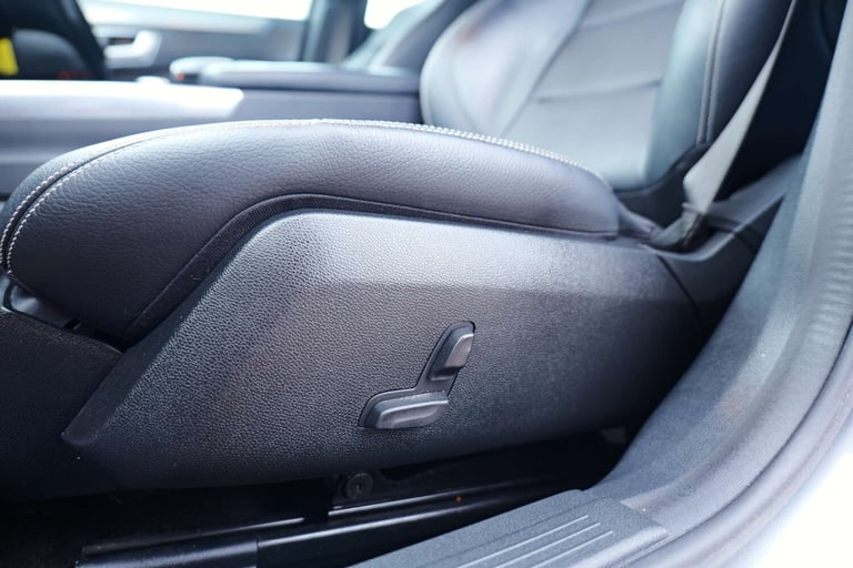 2015 Mercedes-Benz E Class 2.1 E220 AMG Line Bluetec Auto 4dr Saloon Diesel Automatic