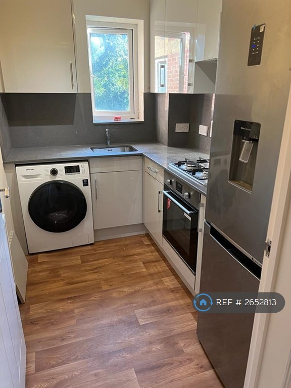 2 bedroom flat in Temple Place, Reading, RG1 (2 bed) (#2652813)