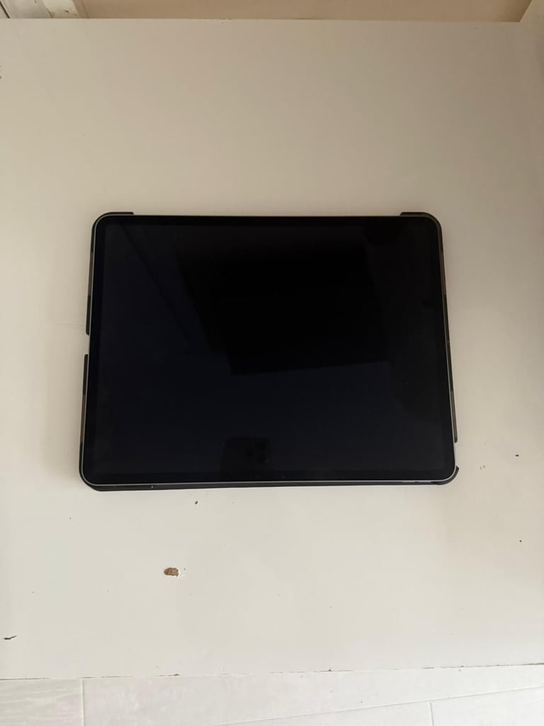 image for Ipad 9th gen 64gb £180 WiFi mint condition unlocked with warranty