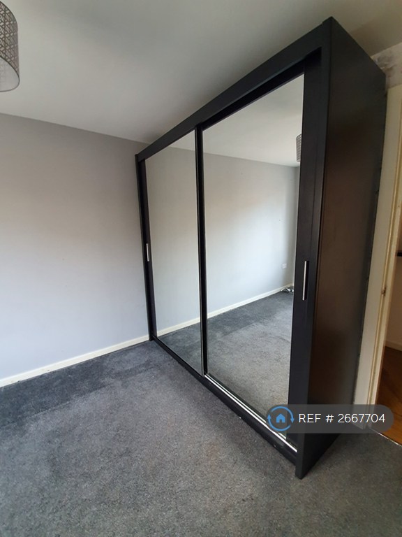 2 bedroom flat in Low Street, Sunderland, SR1 (2 bed) (#2667704)