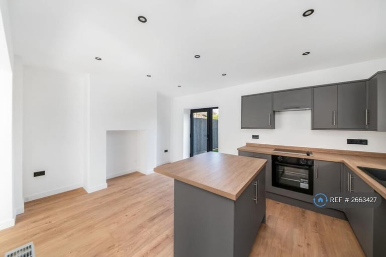 3 bedroom house in Westfield Avenue, Huddersfield, HD3 (3 bed) (#2663427)