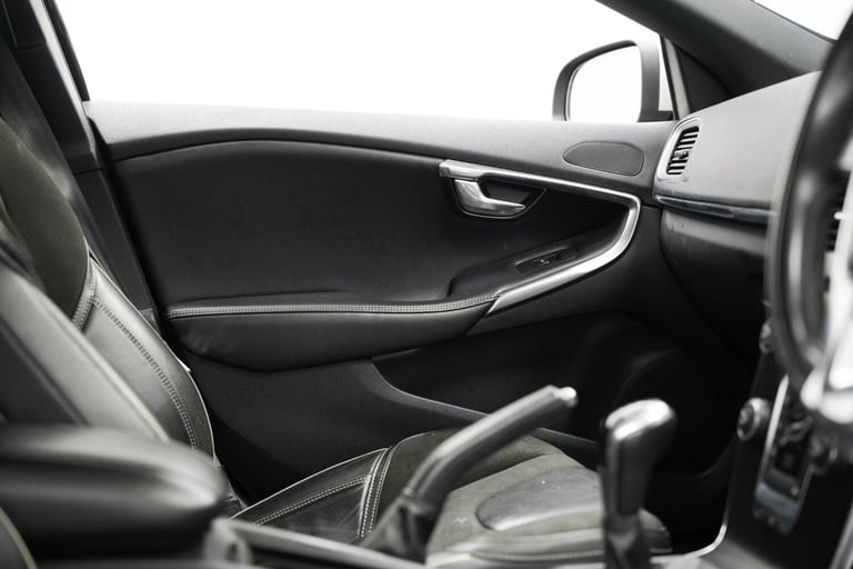  Volvo V40 2.0 D2 R-Design Nav Plus Euro 6 (s/s) 5dr Diesel Manual