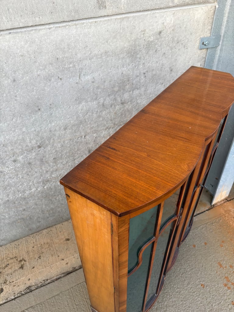 1930 art deco Spriggs & co display cabinet 