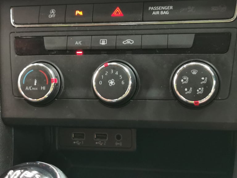 2019 SEAT Leon 1.5 TSI EVO SE Dynamic [EZ] 5dr HATCHBACK PETROL Manual