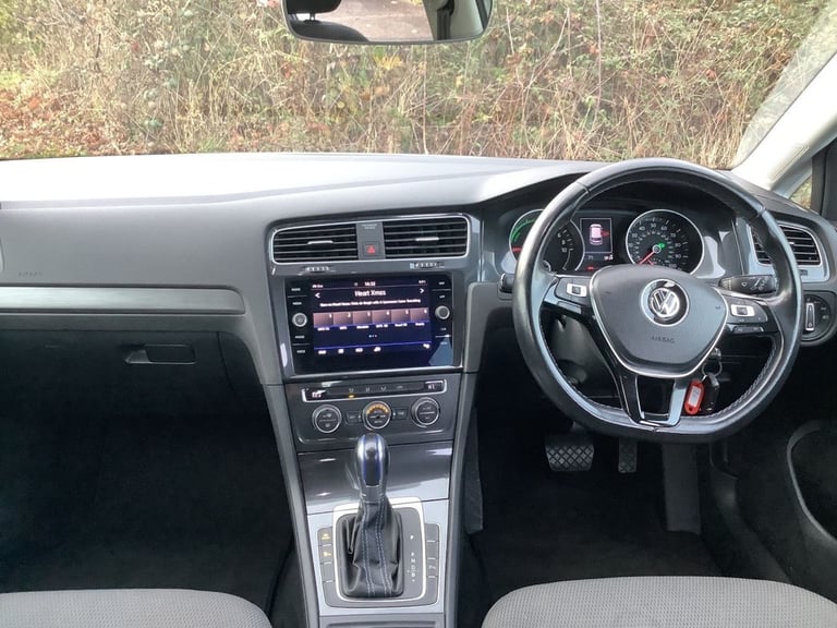 2019 Volkswagen Golf 35.8kWh e-Golf Hatchback 5dr Electric Auto (136 ps) Hatchback ELECTRIC Autom...