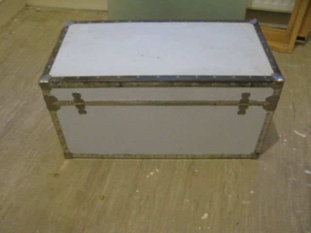 Chest . Size : H=40cm , W=40cm , L=80cm