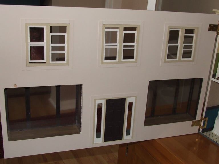 Dolls House Emporium Completed Shop/Cafe Large Suit Collector