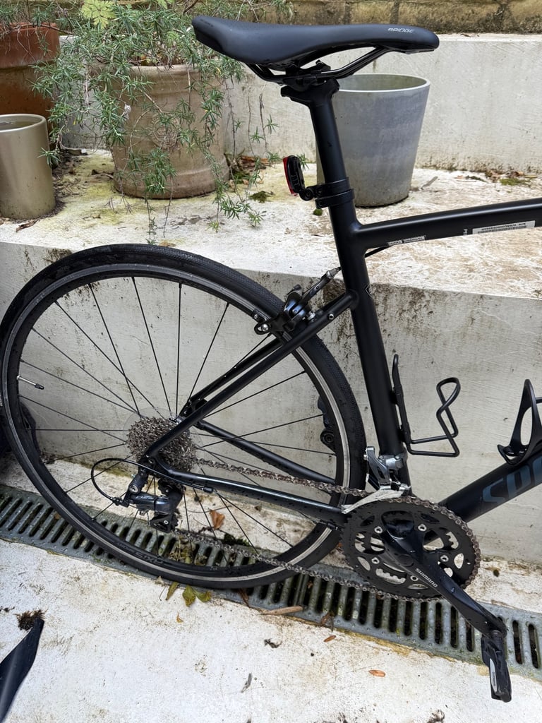 image for Specialized Allez E5 in Black/Cast Battleship/Carbon size 56cm + accessories 