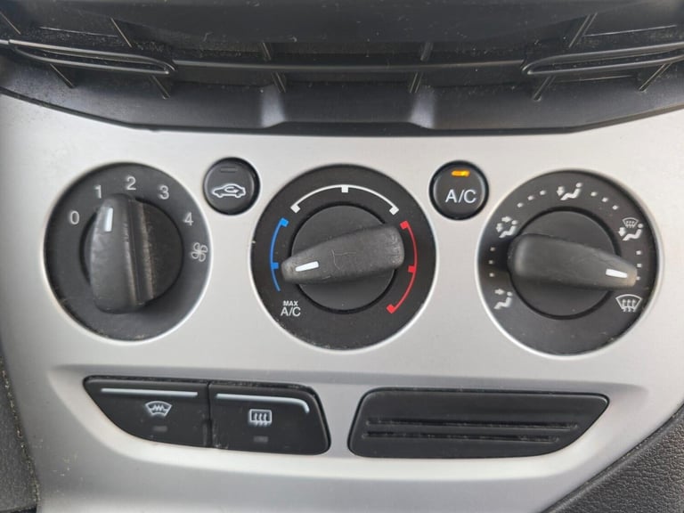 2013 Ford Focus 1.6 Zetec Powershift Euro 5 5dr Hatchback Petrol Automatic