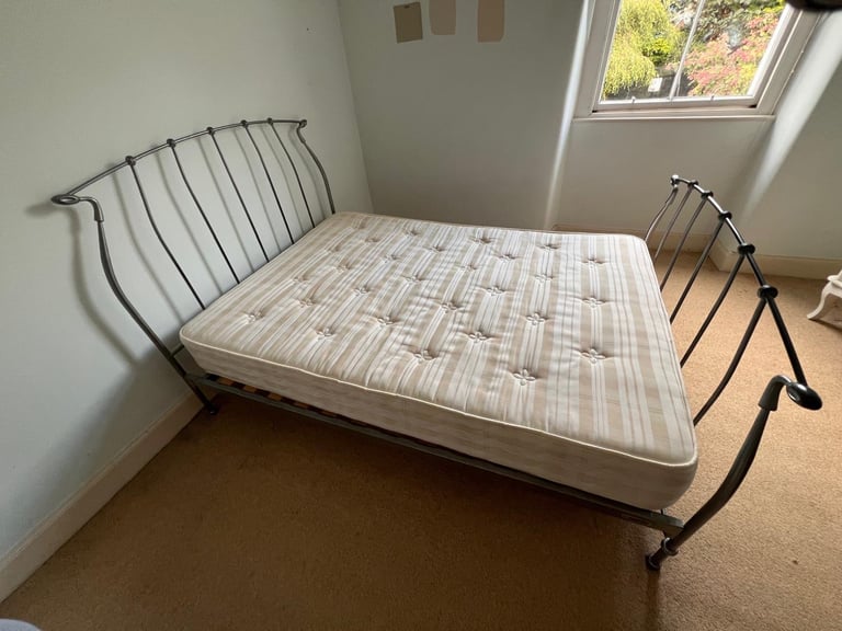 Double bed with or without mattress