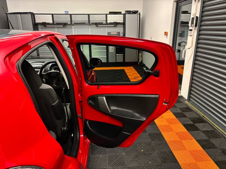 2013 Toyota AYGO 1.0 VVT-i Move with Style 5dr HATCHBACK Petrol Manual