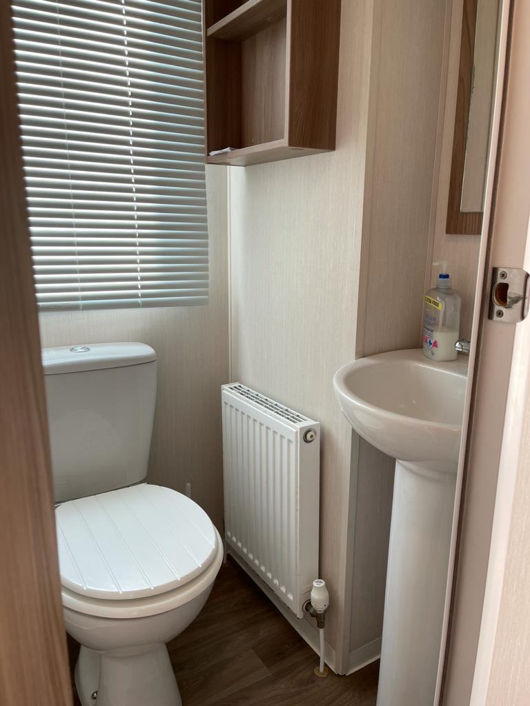 !!!!! BARGAIN!!!!!! SWIFT LOIRE STATIC 8 BIRTH CARAVAN 