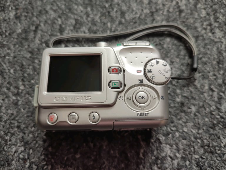 Olympus X-715 Digital Camera – 5MP, Fully Boxed, Excellent Condition
