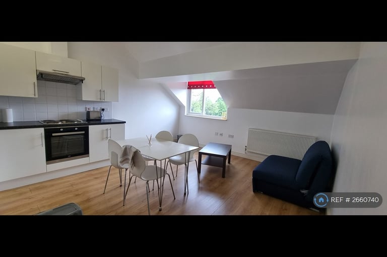 1 bedroom flat in Upper Brook Street, Manchester, M13 (1 bed) (#2660740)