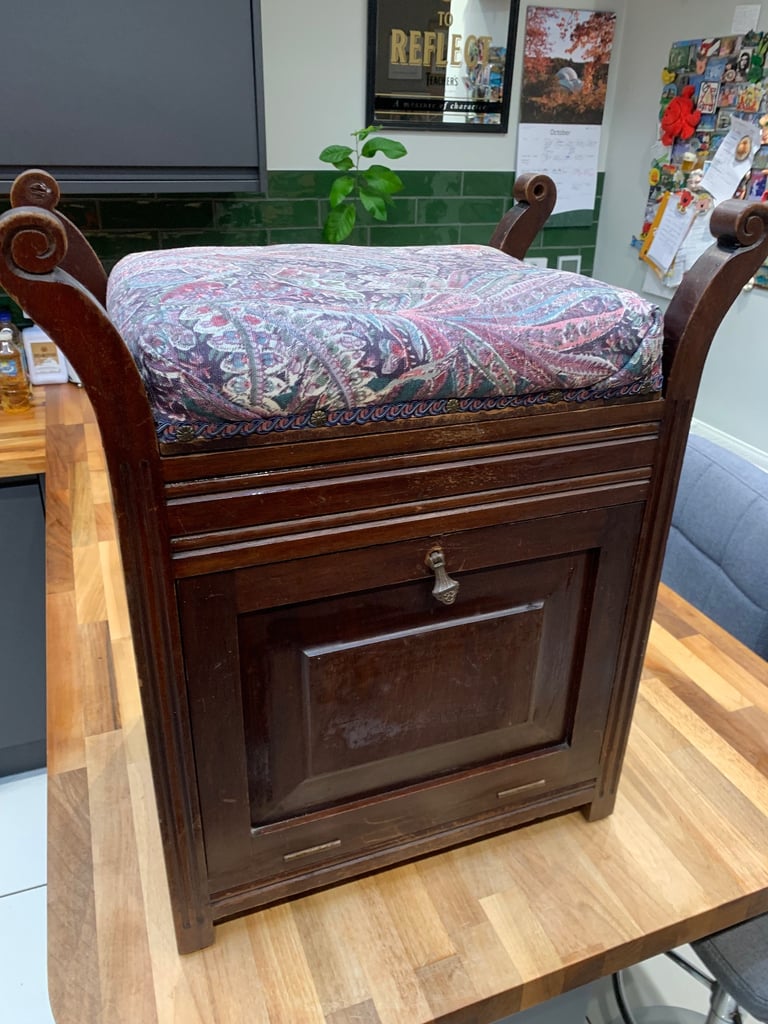image for Piano stool