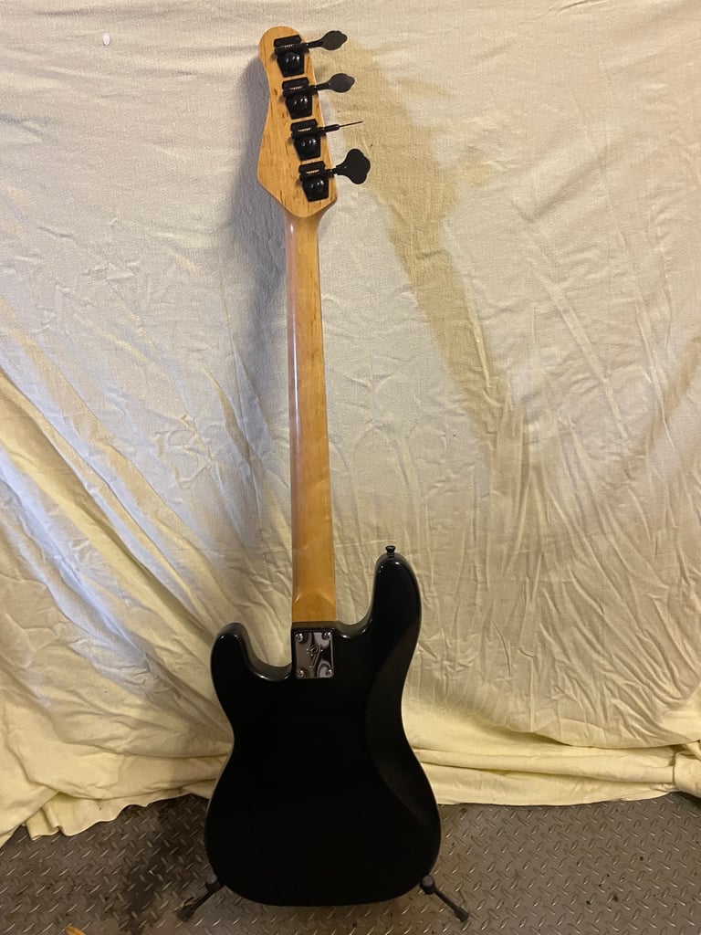 Fretless Squier by Fender bass