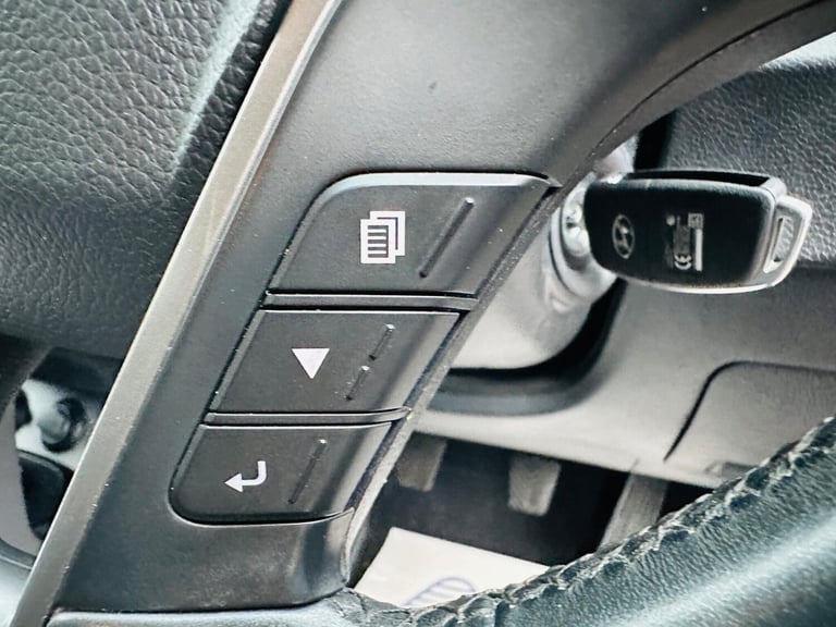 2016 Hyundai Santa Fe 2.2 CRDi SE 4WD Euro 5 5dr (5 seat) ESTATE Diesel Manual