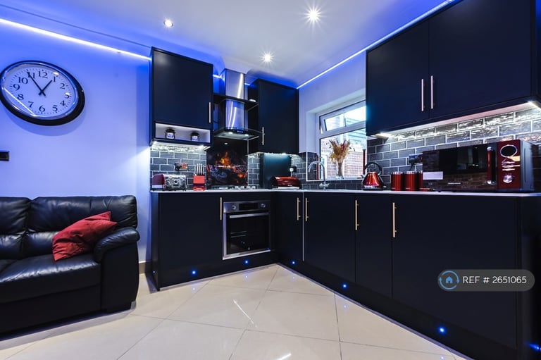 2 bedroom flat in Addington Road, Reading, RG1 (2 bed) (#2651065)