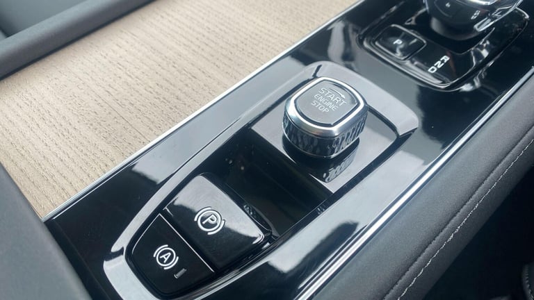 2025 Volvo XC90 Plus, B5 AWD Mild hybrid, Petrol, Dark, 7 Seats ESTATE Petrol/Electric Hybrid Aut...