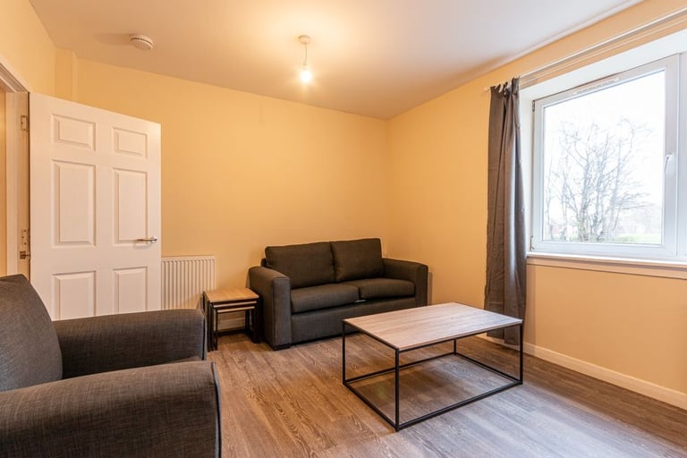 DOUBLE BEDROOM for flat share in spacious, ground floor flat near Ferry Road – available soon
