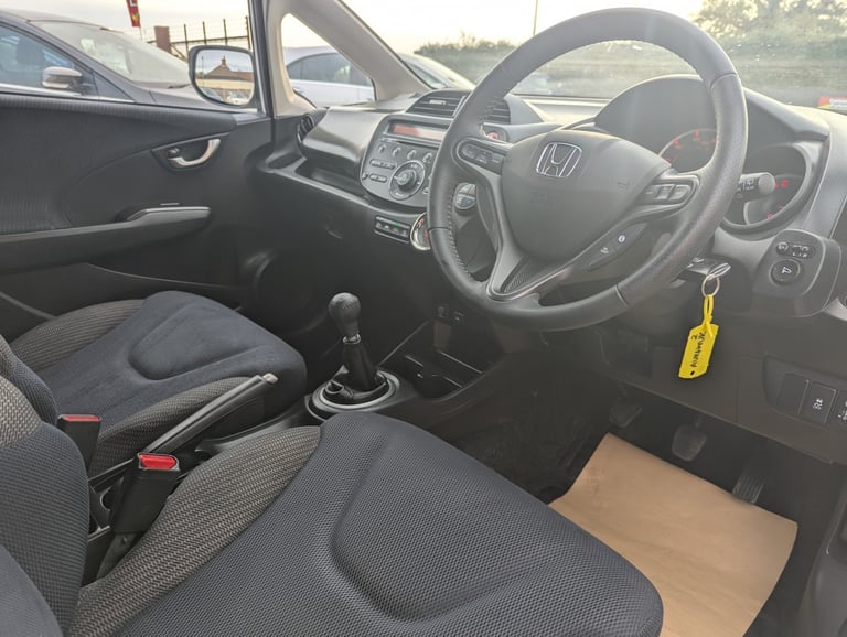 HONDA JAZZ 1.4 PETROL LOVELY CONDITION FULL SERVICE HISTORY SUPER RELIBALE