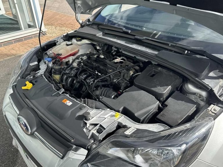2014 Ford Focus 1.6 125 Zetec Navigator 5dr Powershift HATCHBACK PETROL Automatic