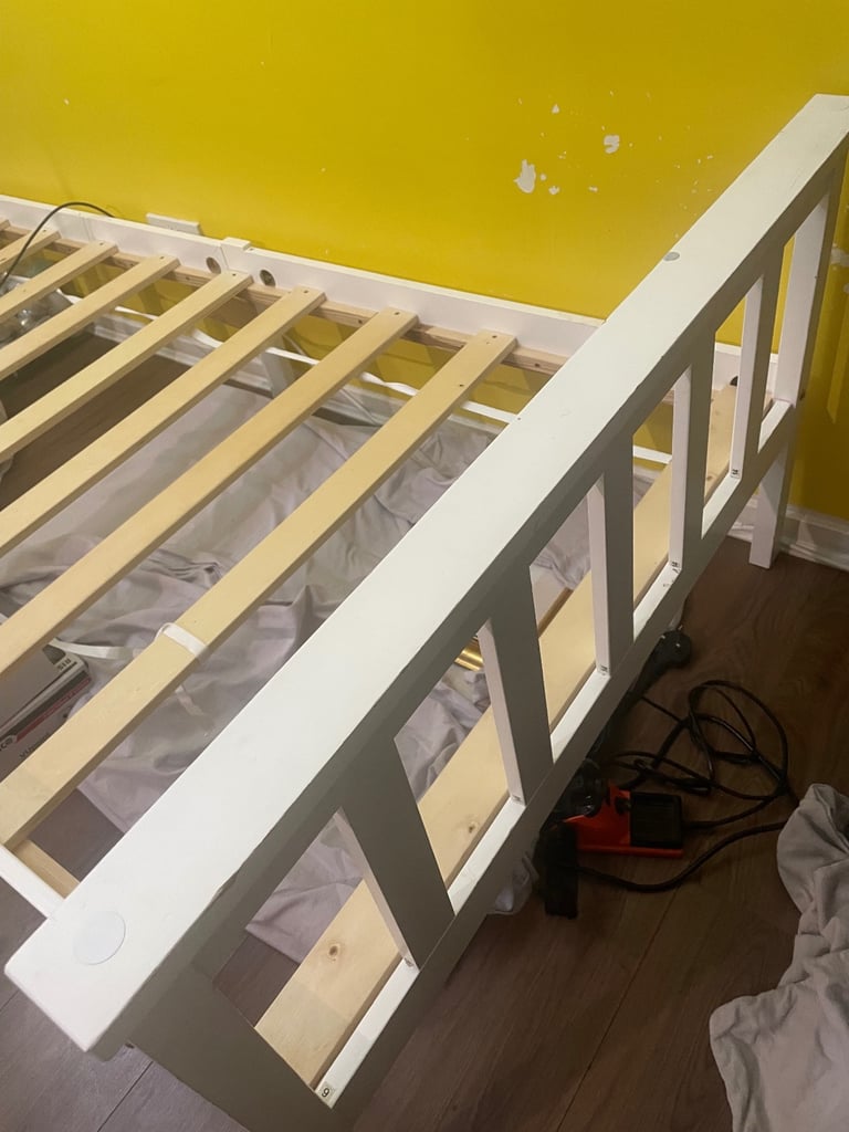 Single bed frame