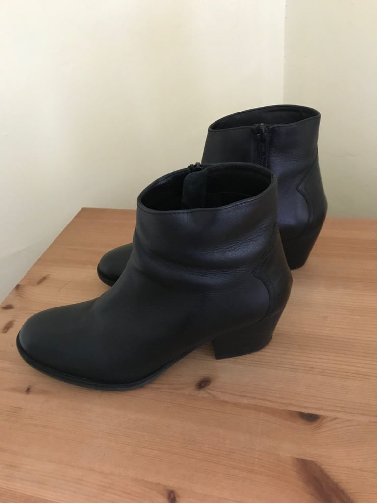 image for Women's black boots Hotter size 5 very little wear
